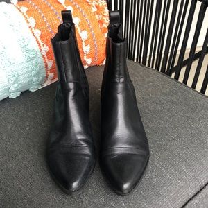 Vagabond Black Marja Cap Toe Bootie 38